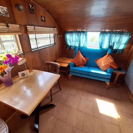 Airstream Style Caravan With Heating *