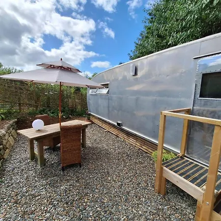 Airstream Style Caravan With Heating