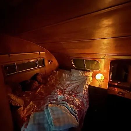 Airstream Style Caravan With Heating * Long Sutton